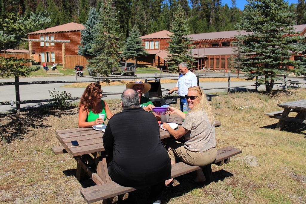 The Lodge At Lolo Hot Springs Екстер'єр фото